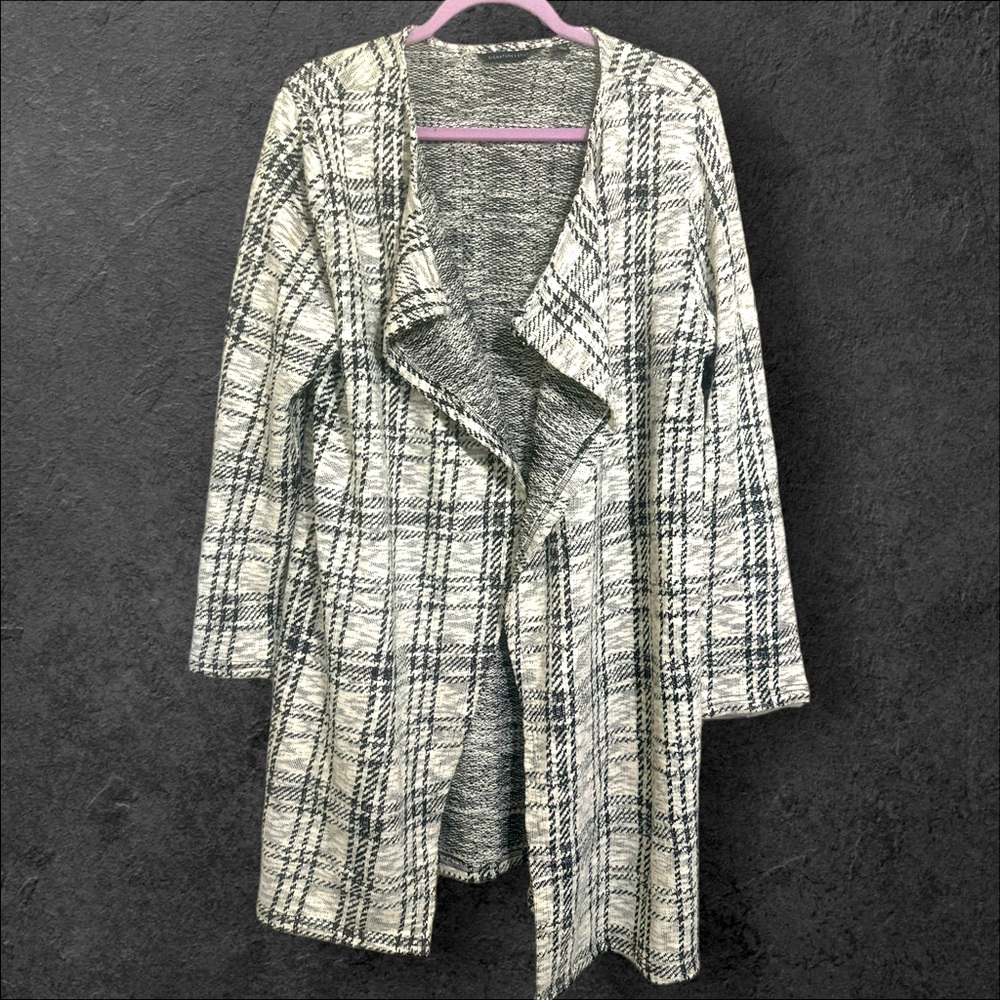Signature Studio Black and White Plaid Cardigan
